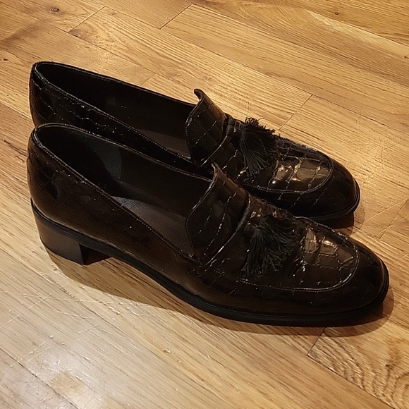 Stuart Weitzman Brown Crocodile Tassle Loafers - Picture 2 of 4